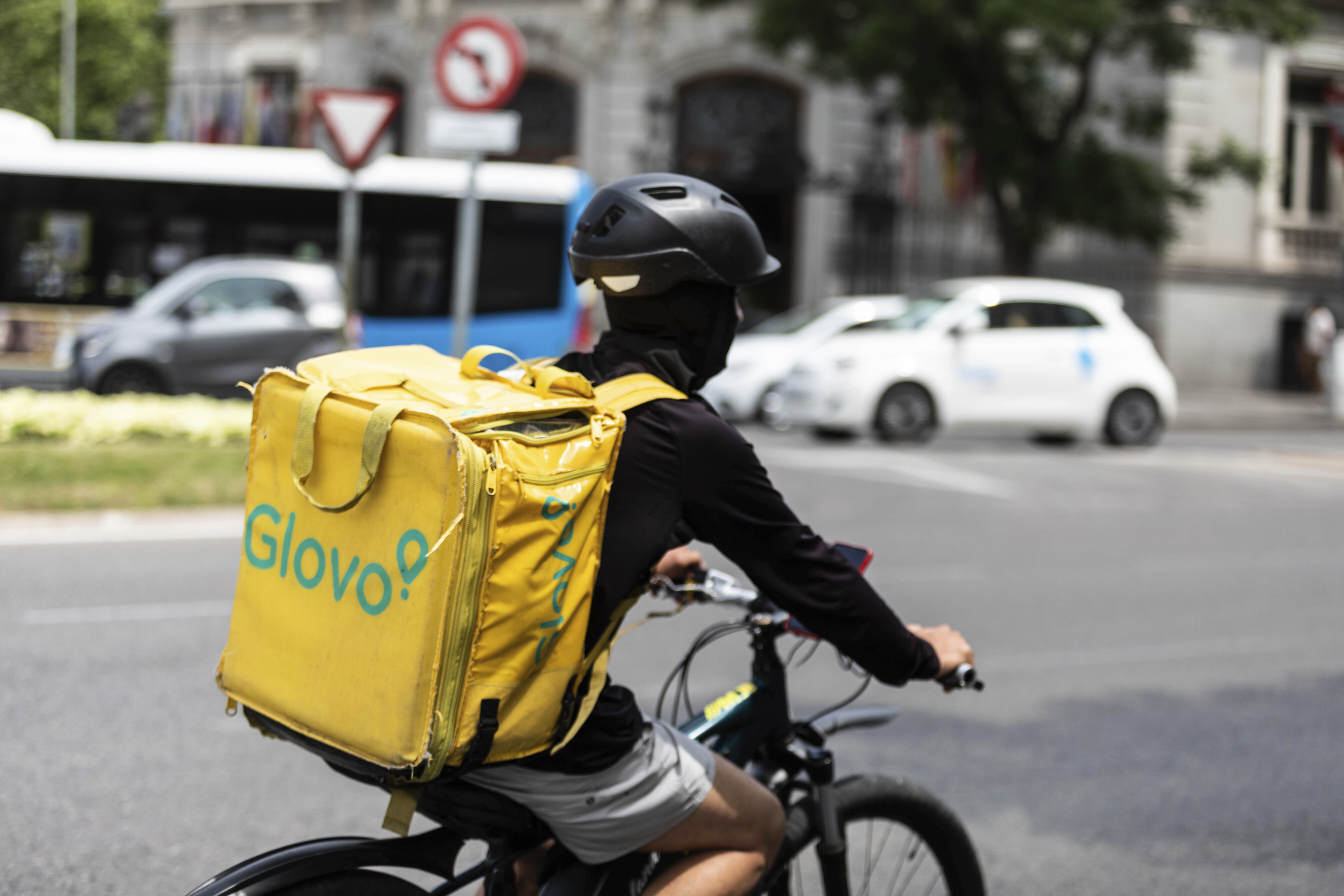 Reparto de comida a domicilio en la ciudad